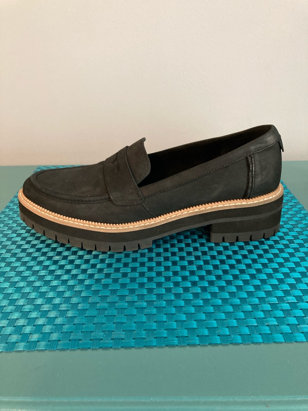 NWOT Toms Black Leather Cara Lug Sole Loafers Women Size 8